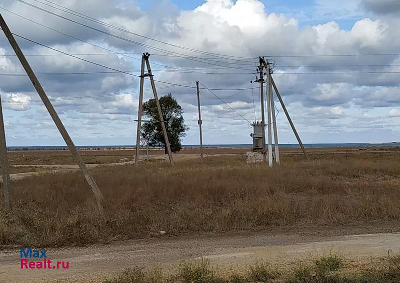 Черноморское Межводненское сельское поселение, село Снежное, улица Мира частные дома