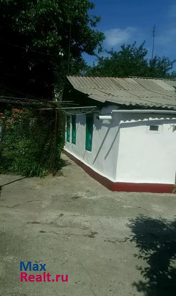 Новошахтинск улица Мироновича, 8 продажа частного дома