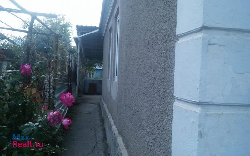 Нальчик Кабардино-Балкарская Республика, улица Захарова частные дома
