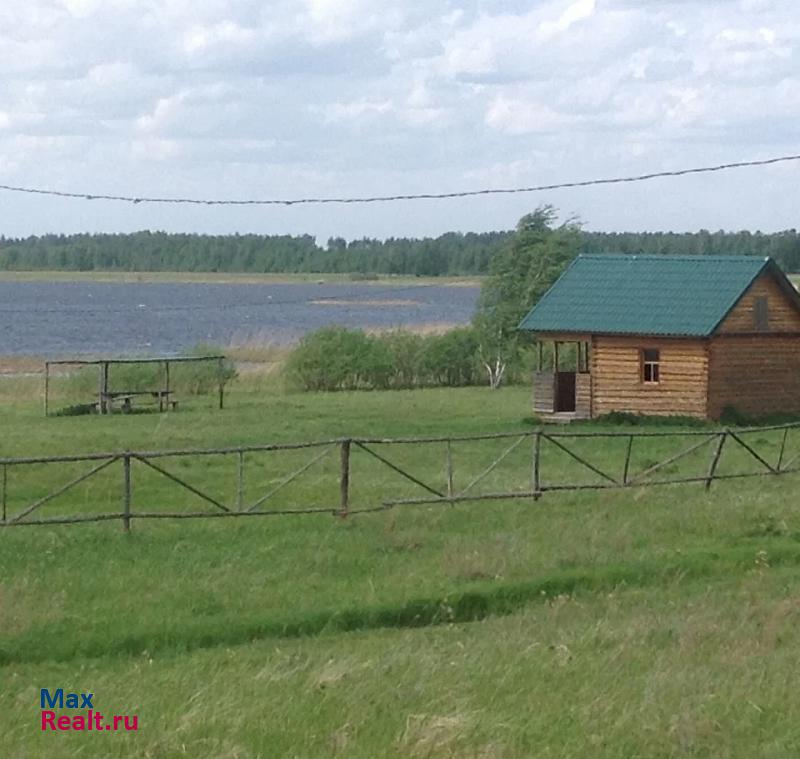 Петухово В 8 км от курорта озера Медвежье