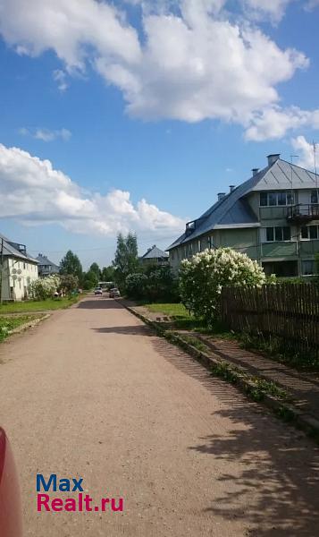 Шимск село Медведь, улица Саши Куликова, 3 квартира купить без посредников